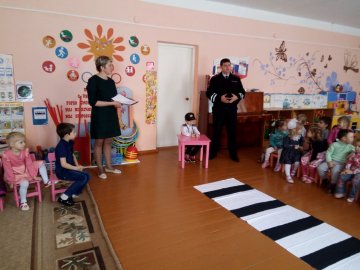 
        Пензенские автоинспекторы провели акцию &laquo;Наш друг светофор&raquo; для воспитанников детского сада     